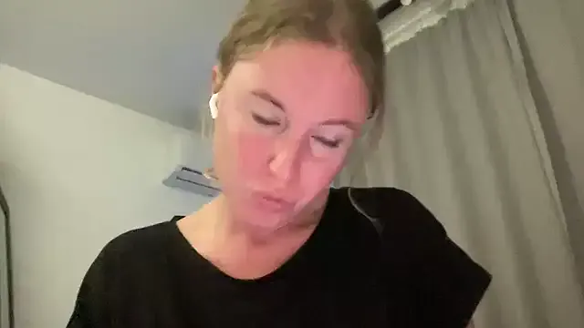 Ameli8 from StripChat is Freechat