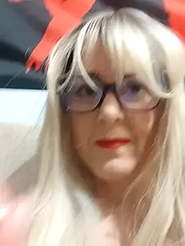 Amelialove42 from StripChat is Freechat