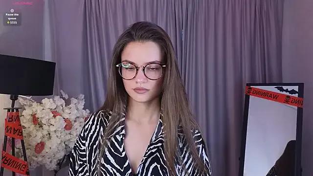 AmeliLoran from StripChat is Freechat