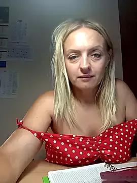 Ami_Foxy from StripChat is Freechat