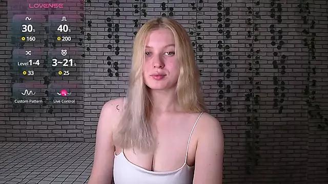 amiliduchess from StripChat is Freechat