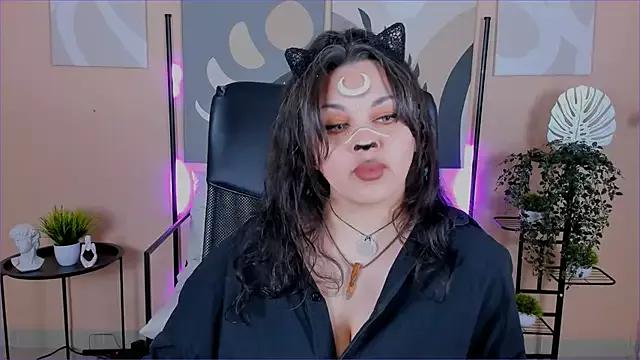 Try our streaming cams variety and talk on a personal level with our adorable girls streamers, showing off their bountiful shapes and dildos.