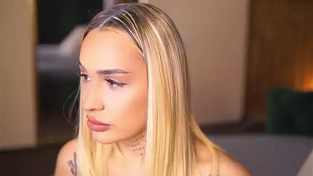 Ammylicious_Doll from StripChat