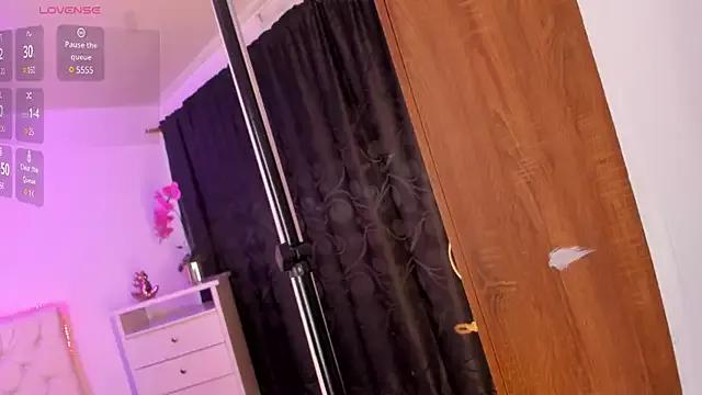 Try our streaming cams variety and talk on a personal level with our adorable girls streamers, showing off their bountiful shapes and dildos.