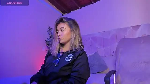 Amy_thompson01 from StripChat is Freechat