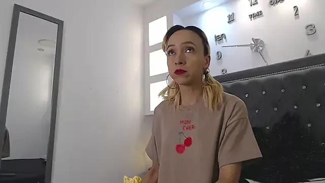 Anaa_Mariaa from StripChat