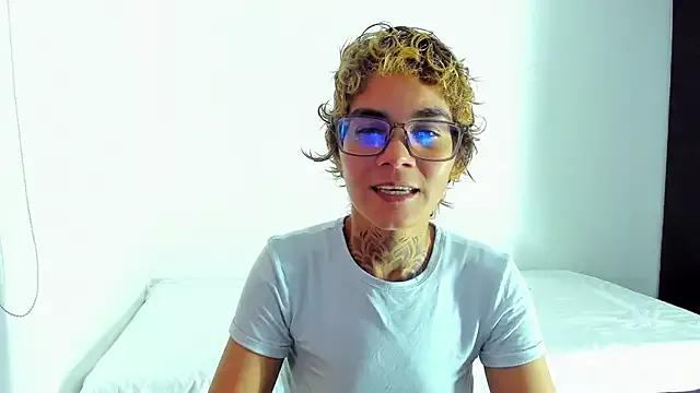 anaroa from StripChat