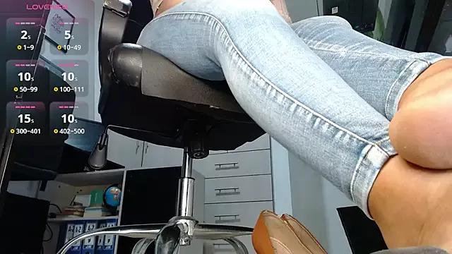 Try our streaming cams variety and talk on a personal level with our adorable girls streamers, showing off their bountiful shapes and dildos.