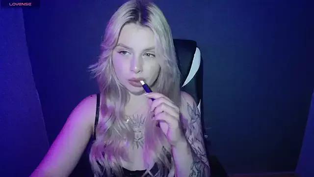 AngelicaHollywood from StripChat is Freechat