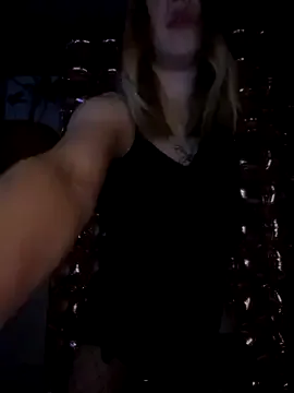 AngellnSilk from StripChat is Freechat