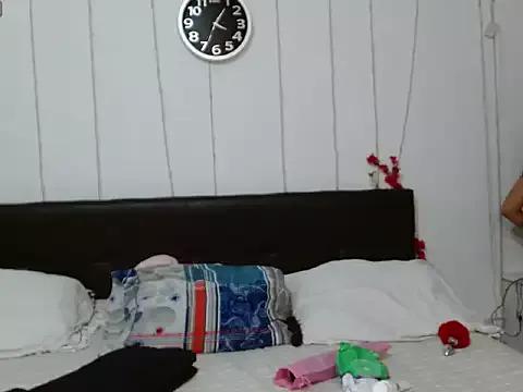 Try our streaming cams variety and talk on a personal level with our adorable girls streamers, showing off their bountiful shapes and dildos.