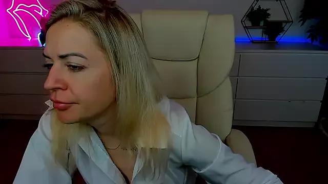 Anna_Snows from StripChat is Freechat