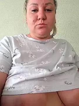 AnnaCurvy from StripChat