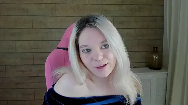 AnnaDelon from StripChat is Freechat