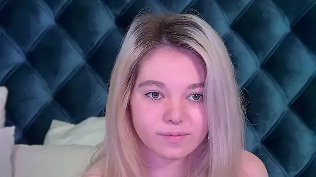 AnnaDelon from StripChat is Freechat