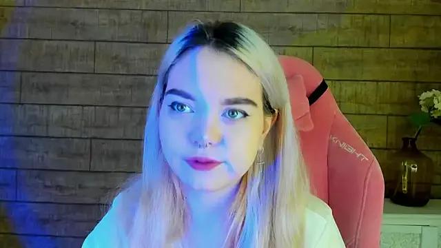AnnaDelon from StripChat
