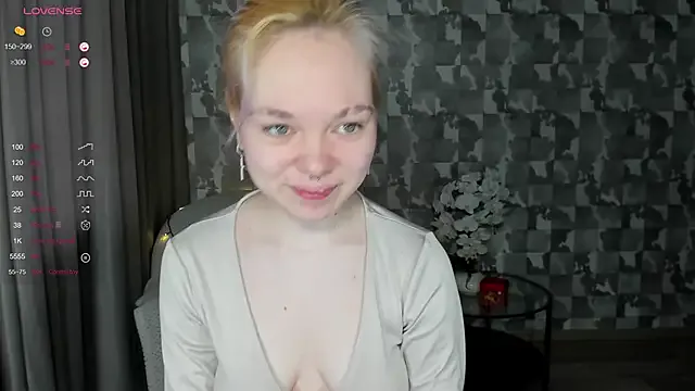 AnnAdison on StripChat 