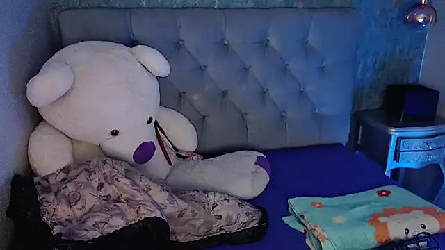 AnnaliOlsenX from StripChat is Freechat