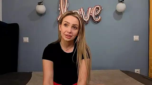 AnnaMaee from StripChat