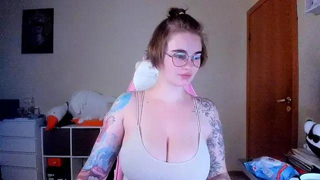 Try our streaming cams variety and talk on a personal level with our adorable girls streamers, showing off their bountiful shapes and dildos.