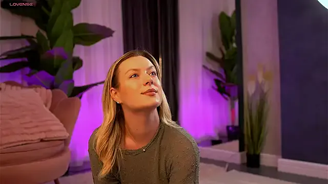 AnnastasiaMills from StripChat is Freechat