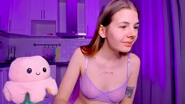 AnnaTrueno from StripChat