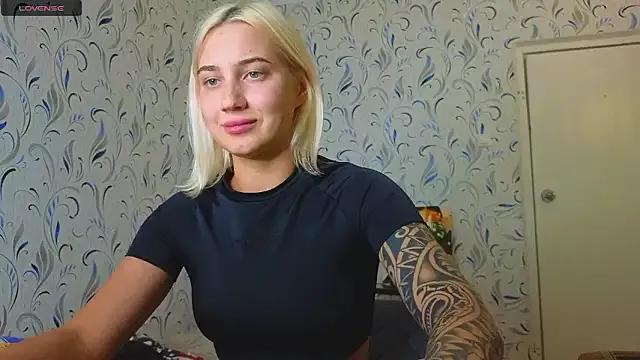 AnneBall from StripChat