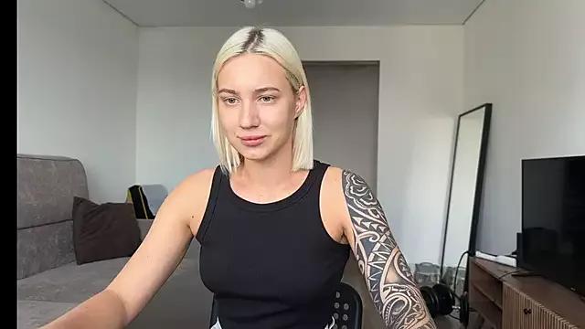 AnneBall from StripChat