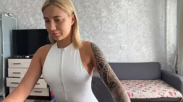 AnneBall from StripChat