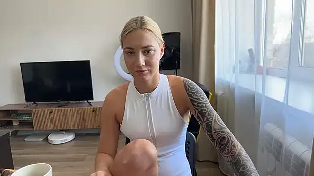 AnneBall from StripChat