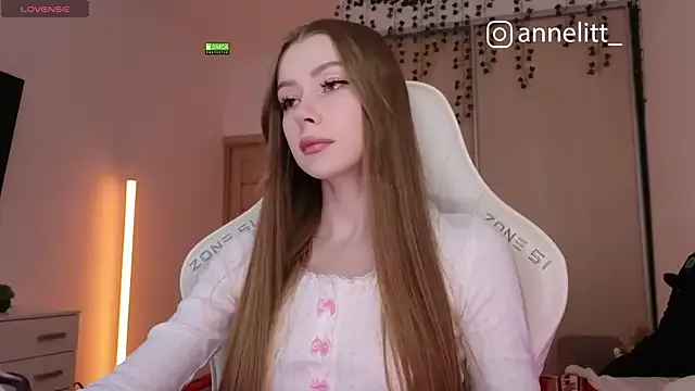 Annelitt on StripChat 