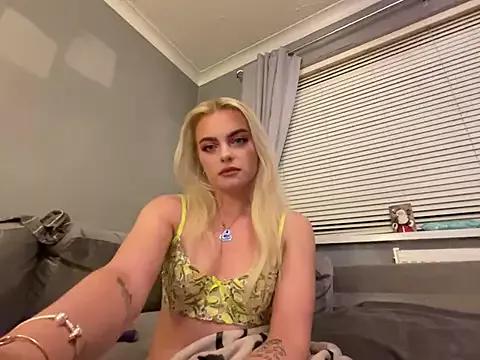 Annie_Louise from StripChat