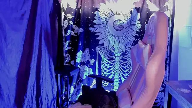 Try our streaming cams variety and talk on a personal level with our adorable girls streamers, showing off their bountiful shapes and dildos.