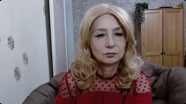 AnnieEltgant on StripChat 