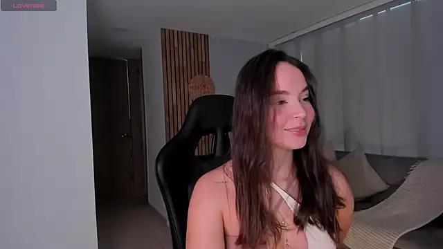 AnnieHallX from StripChat