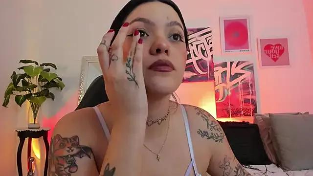 AnnieHuntters from StripChat