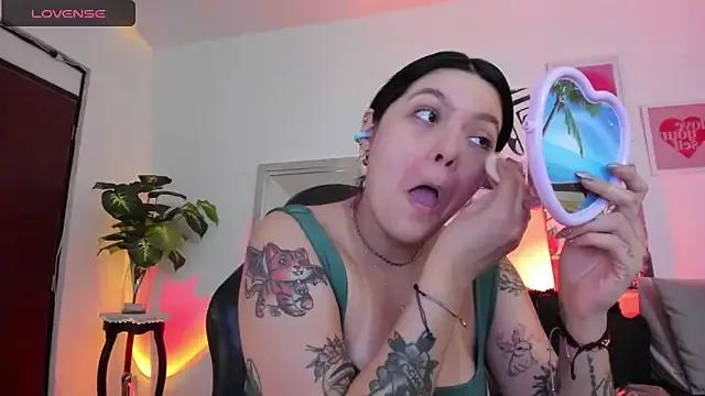 AnnieHuntters from StripChat