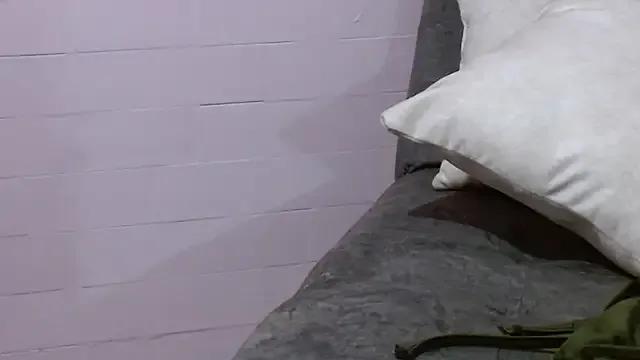 AnnieSparkle from StripChat is Freechat