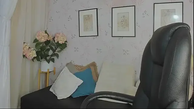 Anntonellaa from StripChat is Freechat