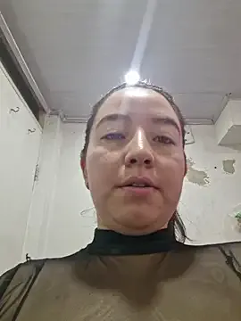 Annyaparis from StripChat