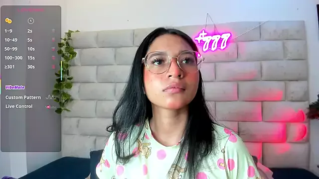 AnnyCoopper on StripChat 