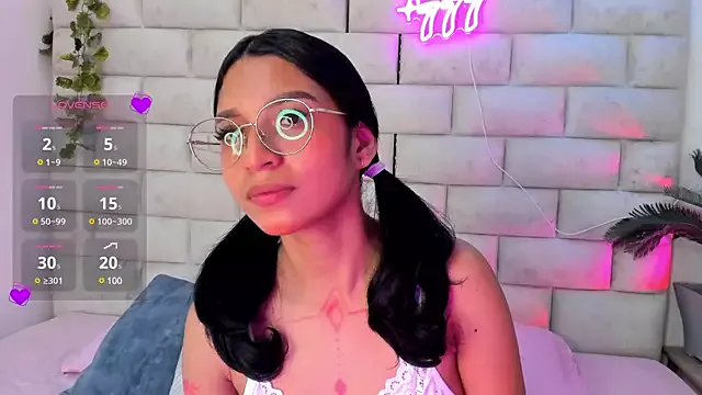 AnnyCoopper on StripChat 