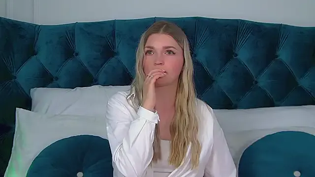 AnnyRaii on StripChat 