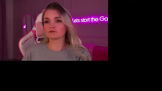 AnnyRaii on StripChat 