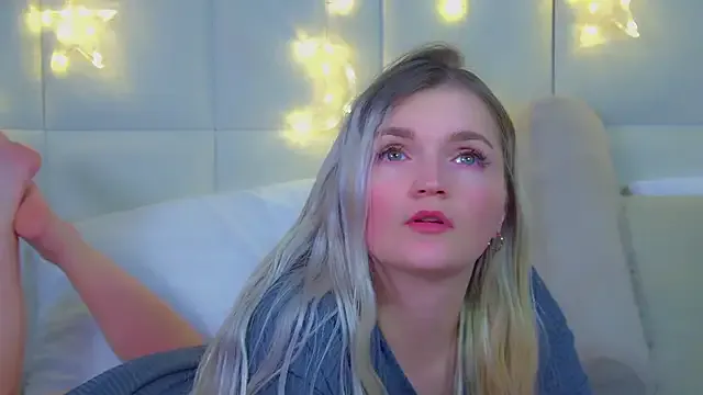 AnnyRaii on StripChat 