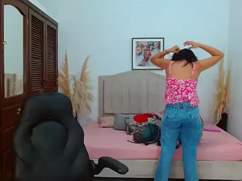 annyrusso on StripChat 