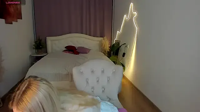 Try our streaming cams variety and talk on a personal level with our adorable girls streamers, showing off their bountiful shapes and dildos.