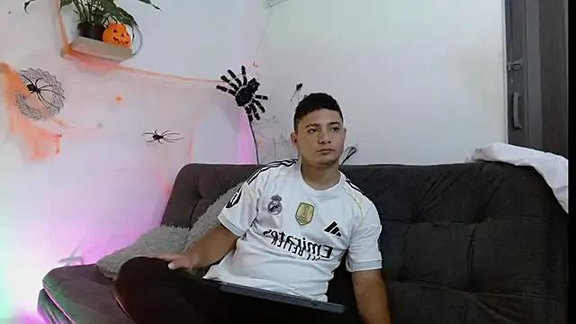 antonella_n_brian from StripChat is Freechat