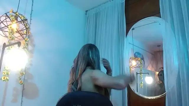 antonella_rosecs from StripChat is Freechat