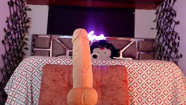 antonellahill_ from StripChat is Freechat